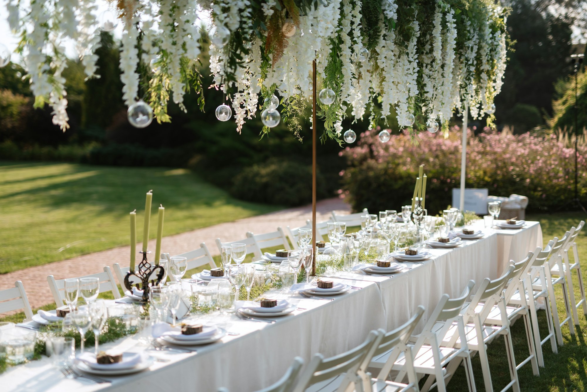 banquet-in-the-garden-for-a-wedding-1.jpg